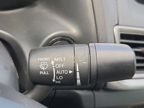 Used 2018 MAZDA MAZDA3 Sport w/ Preferred Equipment Package FWD image 33