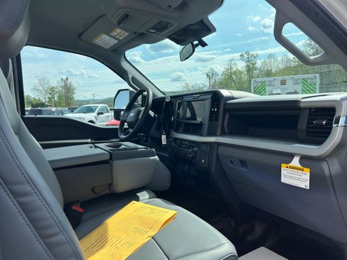 New 2026 Ford F550 4x4 Regular Cab Super Duty image 18