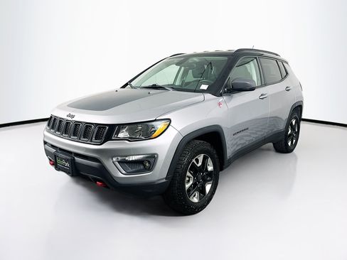 Used 2017 Jeep Compass Trailhawk AWD/4WD image 3