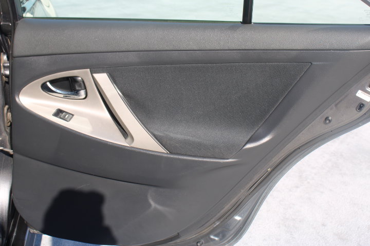 Used 2010 Toyota Camry SE FWD image 15