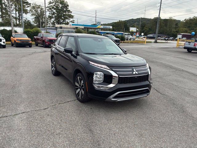 Used 2025 Mitsubishi Outlander SE FWD image 2