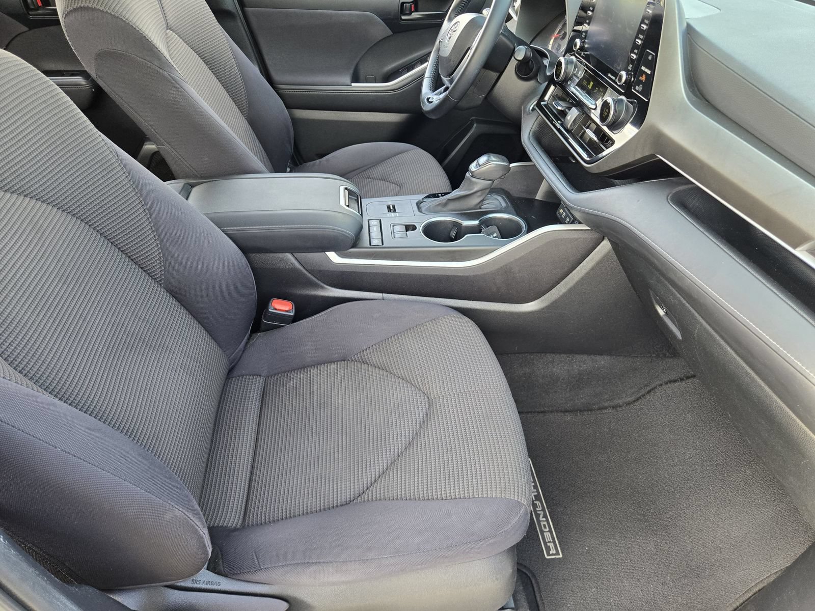 Used 2021 Toyota Highlander LE FWD image 13
