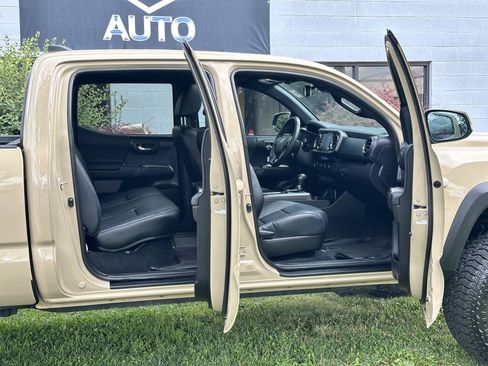 Used 2020 Toyota Tacoma TRD Off-Road w/ TRD Premium Off Road Package AWD/4WD image 26