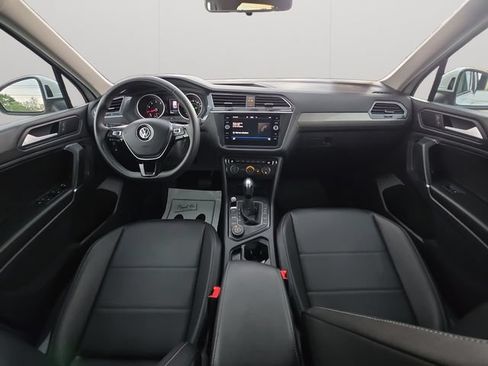 Used 2020 Volkswagen Tiguan SE w/ Panoramic Sunroof Package AWD/4WD image 17