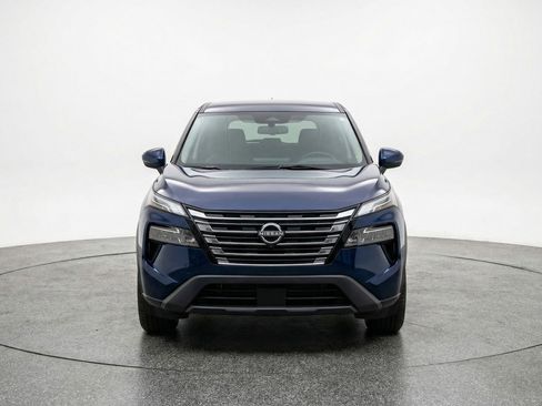 Used 2025 Nissan Rogue SV AWD/4WD image 2