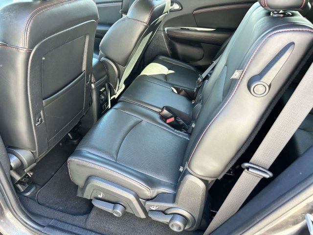 Used 2015 Dodge Journey R/T w/ Flexible Seating Group FWD image 16