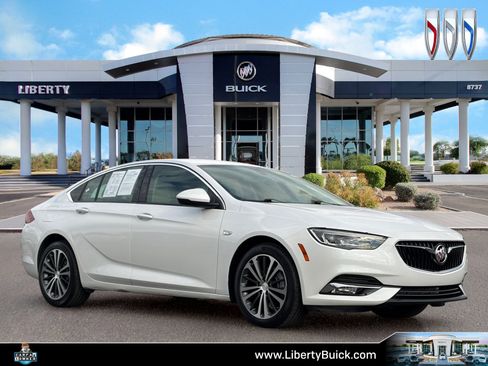 Used 2019 Buick Regal Essence w/ Driver Confidence Package I FWD image 1