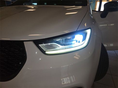 Used 2024 Chrysler Pacifica Limited w/ S Appearance Package image 29