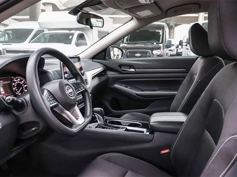 Used 2024 Nissan Altima 2.5 SV image 17