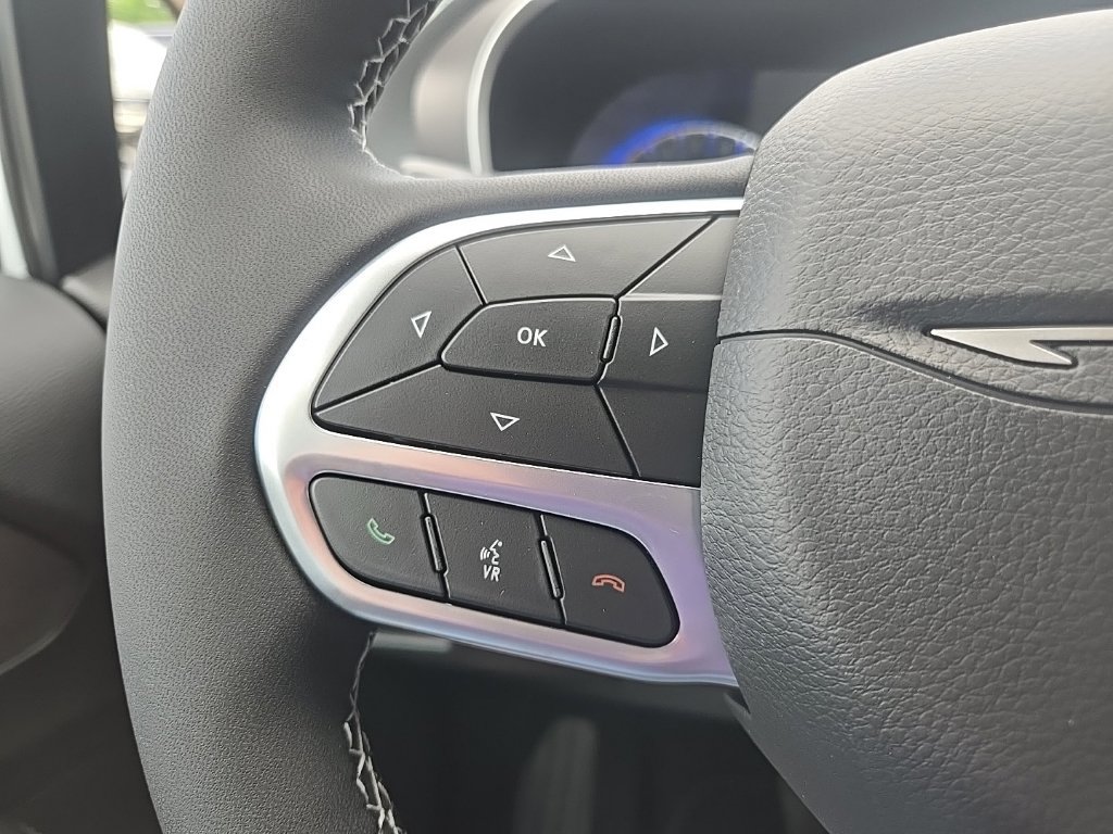 New 2027 Chrysler Pacifica Select w/ Family Tech Group FWD image 44