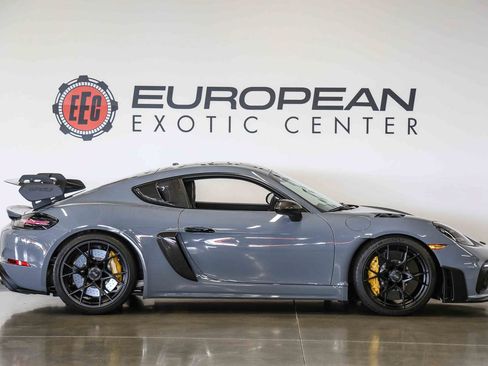 Used 2025 Porsche 718 Cayman GT4 RS w/ Weissach Package RWD image 17