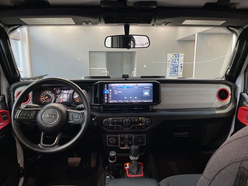 Used 2025 Jeep Gladiator Sport AWD/4WD image 28