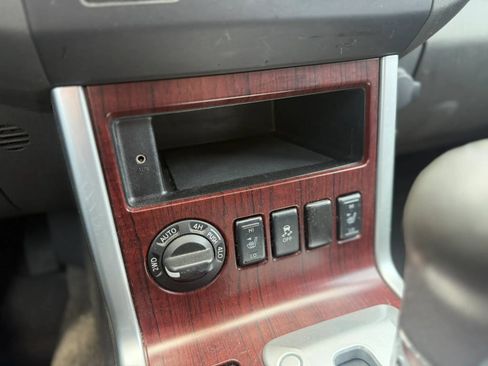 Used 2012 Nissan Pathfinder LE AWD/4WD image 13