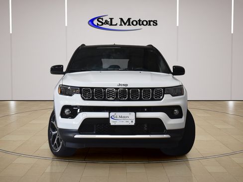 Used 2025 Jeep Compass Limited AWD/4WD image 3