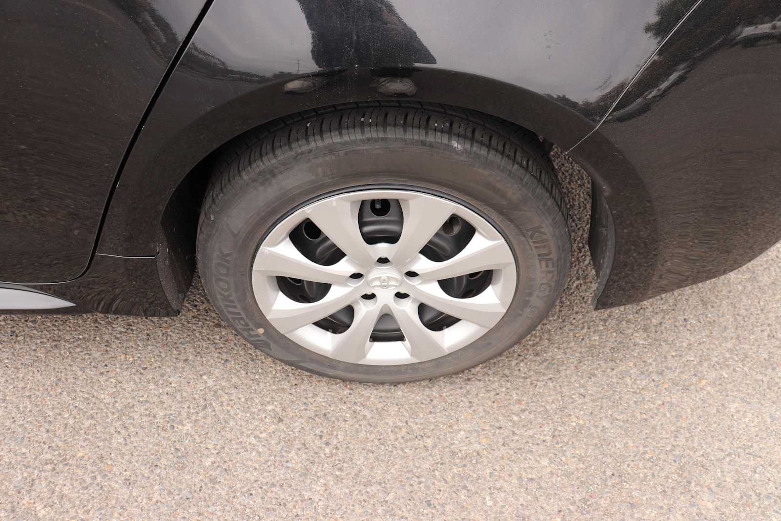 Used 2024 Toyota Corolla LE FWD image 9