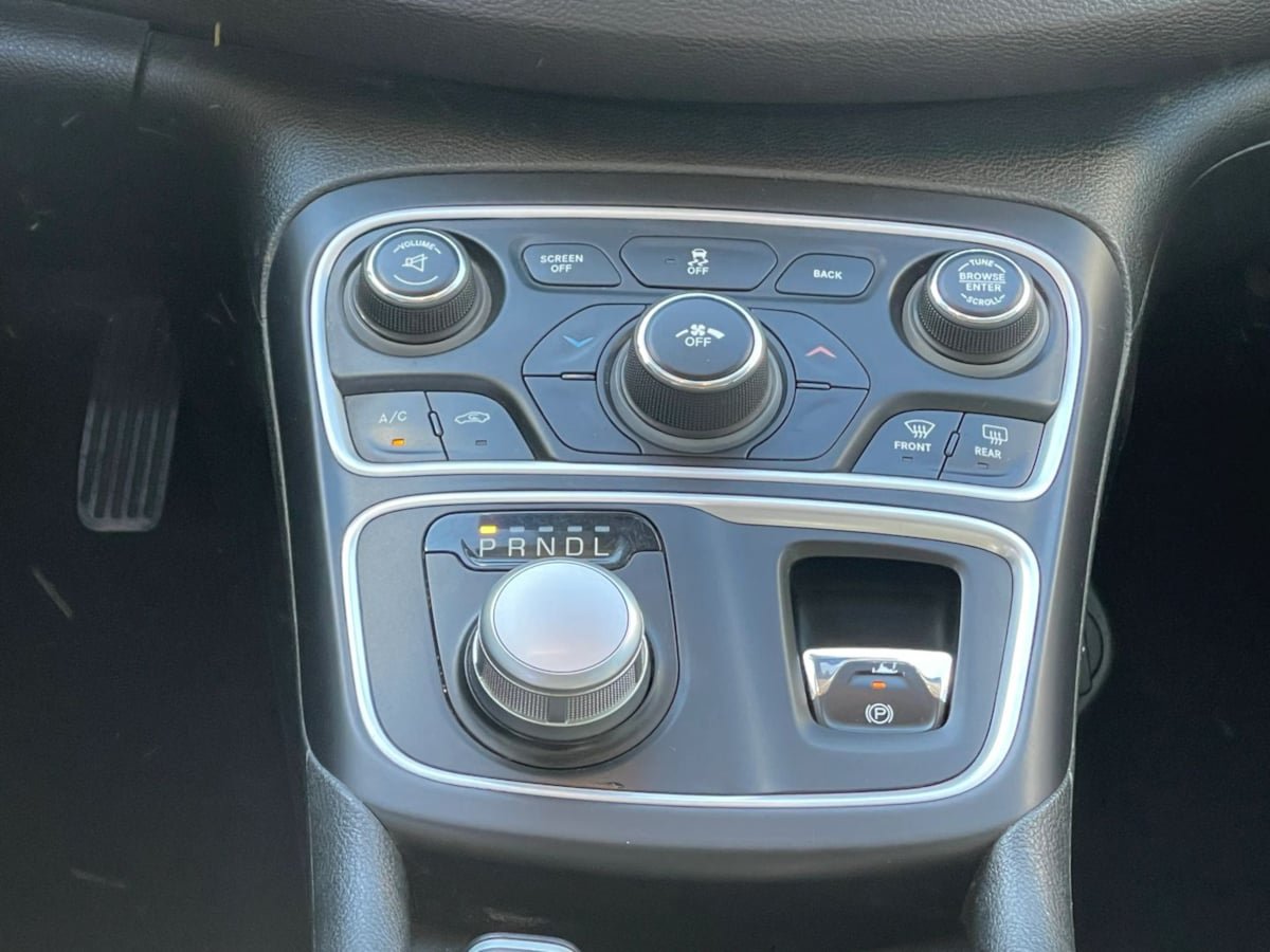 Used 2015 Chrysler 200 Limited FWD image 12