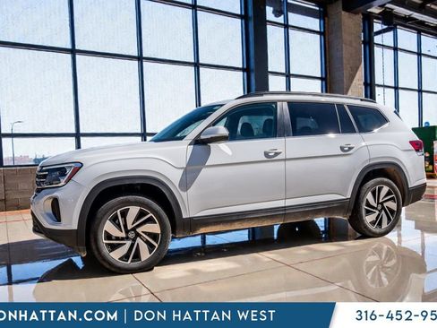 Used 2025 Volkswagen Atlas SE AWD/4WD image 2