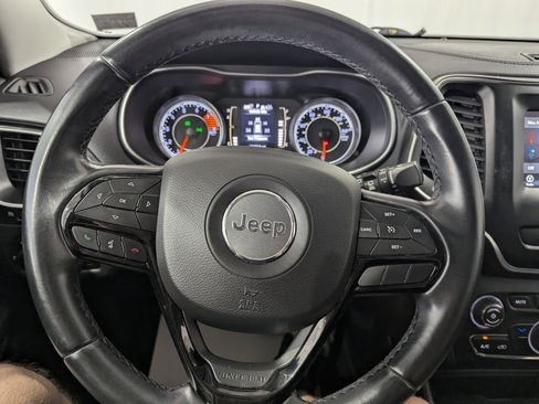 Used 2019 Jeep Cherokee Latitude Plus AWD/4WD image 16