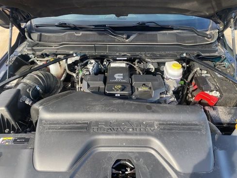 Used 2024 RAM 3500 Big Horn w/ Sport Appearance Package image 9