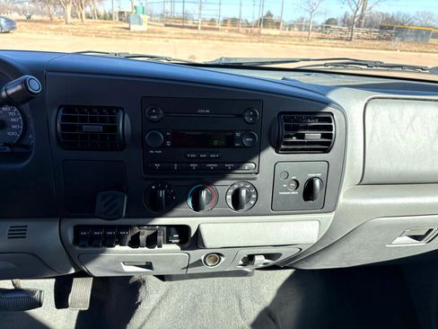 Used 2006 Ford F250 Lariat image 16