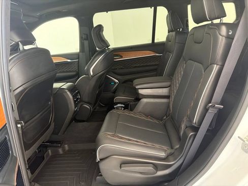 Used 2025 Jeep Grand Cherokee L Summit AWD/4WD image 15