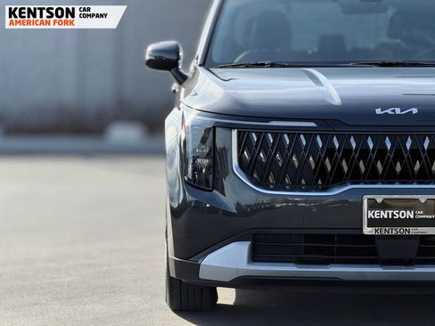 Used 2025 Kia Carnival image 14