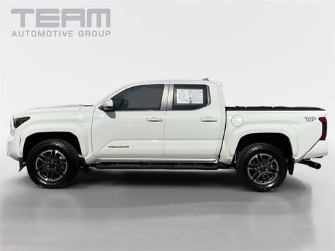 Used 2025 Toyota Tacoma TRD Sport image 4