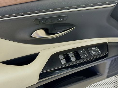 Certified 2025 Lexus ES 300h w/ Premium Package FWD image 18