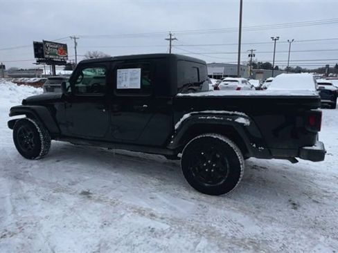Used 2022 Jeep Gladiator Willys image 6