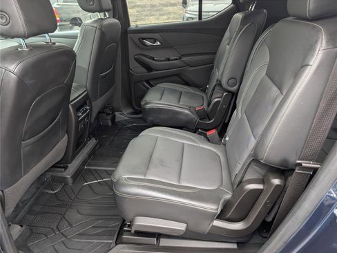 Used 2022 Chevrolet Traverse LT w/ LT Premium Package AWD/4WD image 15