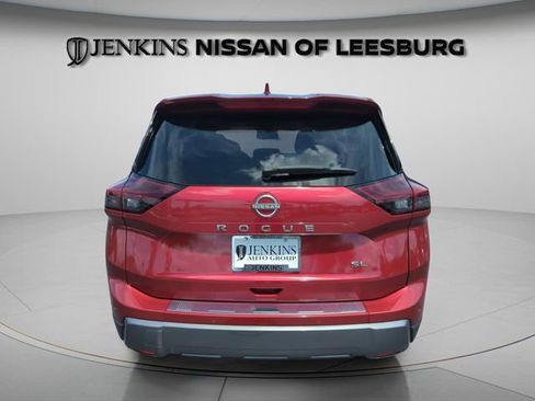 Certified 2025 Nissan Rogue SL FWD image 7