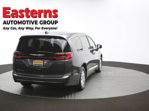 Used 2023 Chrysler Pacifica Touring-L FWD image 40