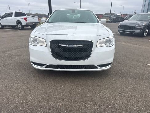 Used 2019 Chrysler 300 Touring L w/ Quick Order Package 22F image 10