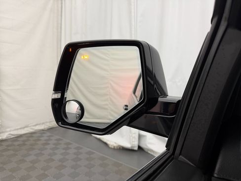 Used 2017 Cadillac Escalade ESV Luxury image 19