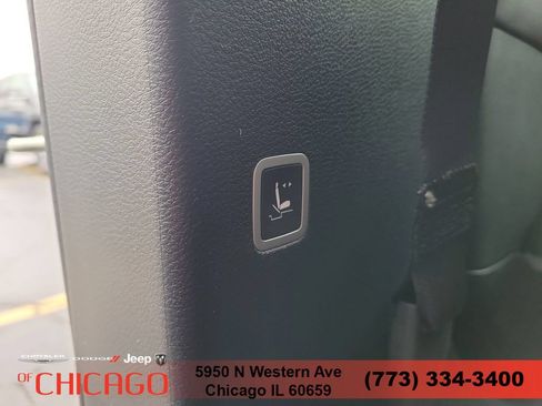 New 2026 Chrysler Pacifica Select FWD image 18