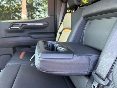 Used 2023 GMC Sierra 1500 AT4 w/ Technology Package AWD/4WD image 28