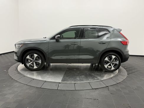 New 2026 Volvo XC40 B5 Plus w/ Climate Package AWD/4WD image 4