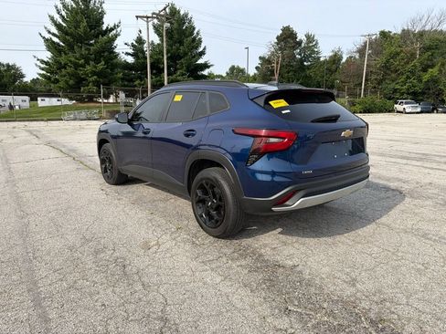 Used 2024 Chevrolet Trax LT w/ Sunroof Package FWD image 7