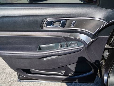 Used 2019 Ford Explorer XLT image 20