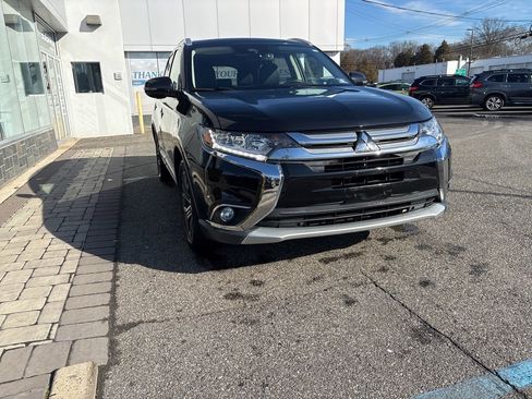 Used 2017 Mitsubishi Outlander SEL image 3