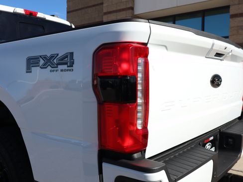 New 2026 Ford F250 Lariat w/ Black Appearance Package AWD/4WD image 18
