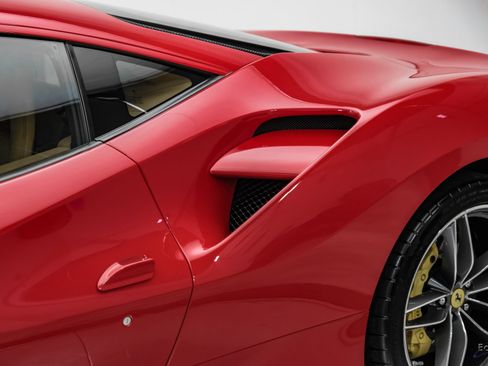 Used 2017 Ferrari 488 GTB RWD image 39