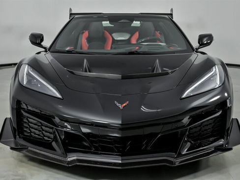 Used 2026 Chevrolet Corvette ZR1 w/ ZR1 Carbon Fiber Aero Package RWD image 3