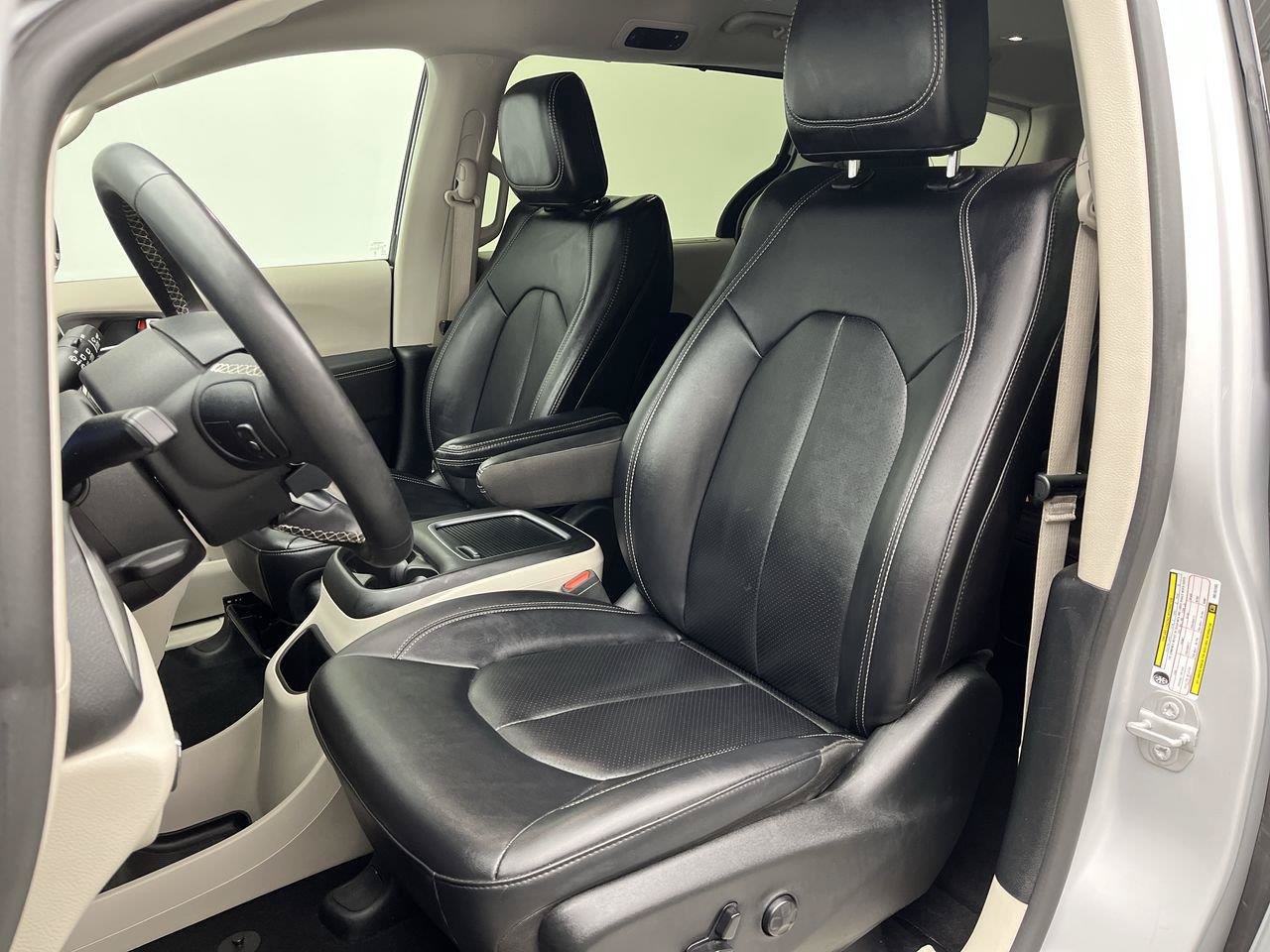 Used 2024 Chrysler Pacifica Touring-L FWD image 8