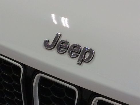 Certified 2023 Jeep Grand Cherokee L Overland image 12