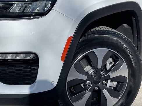 Used 2022 Jeep Grand Cherokee Limited 4xe w/ Luxury Tech Group II image 8