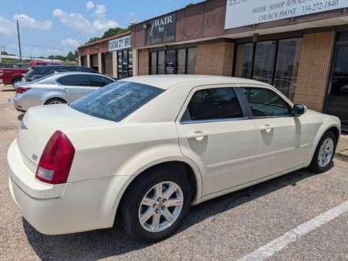 Used 2006 Chrysler 300 Touring w/ Comfort/Convenience Group RWD image 16