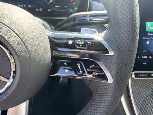 Used 2026 Mercedes-Benz GLC 300 image 24