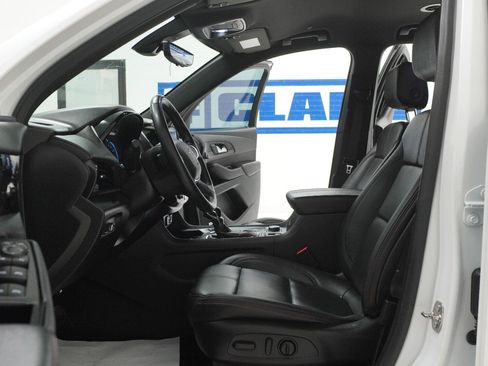 Used 2023 Chevrolet Traverse RS FWD image 5