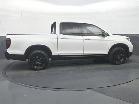 Used 2025 Honda Ridgeline Black Edition image 8